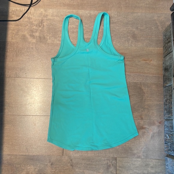 Lululemon size 6 - Picture 2 of 2